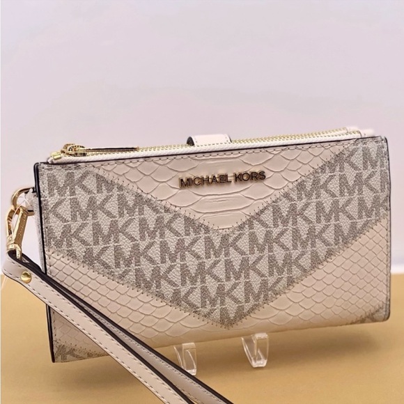 MICHAEL KORS LG DOUBLE ZIP
WRISTLET WALLET PHONE
HOLDER LIGHT CREAM MULTI - Picture 3 of 12